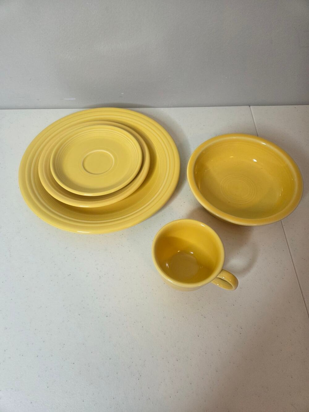 Fiestaware Vintage Yellow 5-Piece Place Setting Dinnerware Plate Cup Saucer